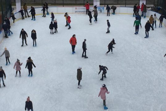 Учениците в Добрич безплатно ще ползват ледената пързалка на 23 и 24 януари