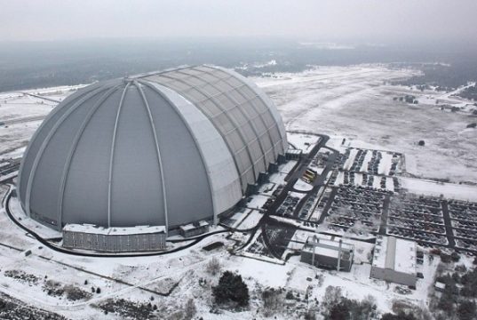 Хамбар, който крие във вътрешността си тропически остров