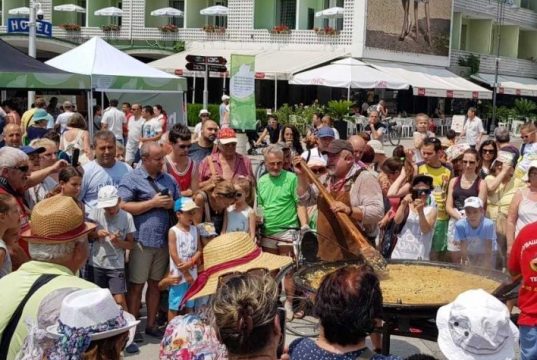 Десетки варненци се събраха край тигана на Ути в Морската градина