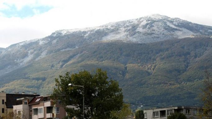 Днес високо в планините прехвърча първият сняг за сезона