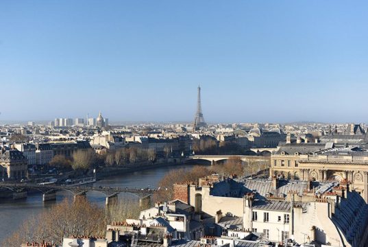 Туристите в Париж плащат по-висок данък за престой в хотел от началото на годината