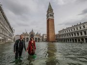 Венеция отново е под вода, туристите се разхождат с високи гумени ботуши (снимки+видео)