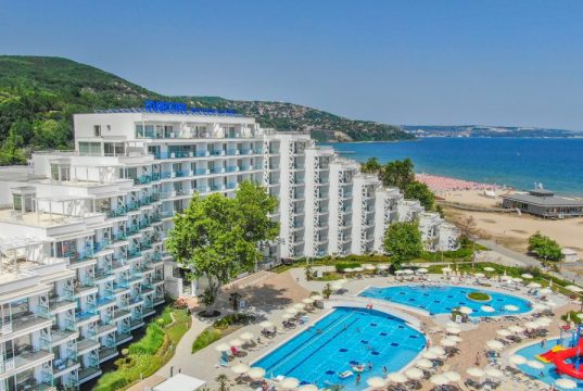 Два хотела в Албена получават награди от HolidayCheck за 2020 г., 5-звездният Maritim Hotel Paradise Blue е №1 в три категории