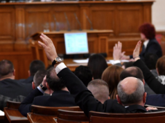 Парламентът прие окончателно на второ четене промените в Закона за туризма