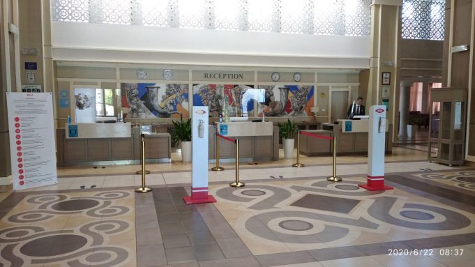 Железни мерки за безопасна ваканция в България: Riu отвори първия си хотел по Южното Черноморие, вижте как посрещнаха летовниците в Св. Влас (снимки)