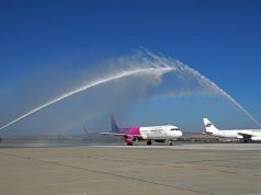 В Бургас посрещнаха самолет на Wizz Air с воден салют и дъга