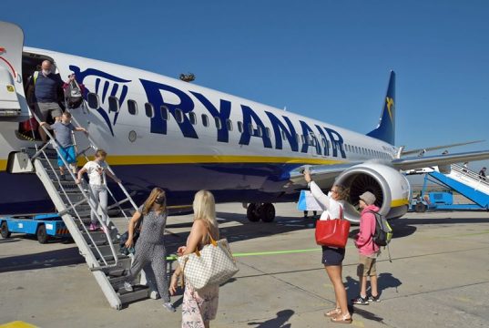 В Бургас започнаха да пристигат на почивка и австрийци, Ryanair възобнови полетите си до морския град