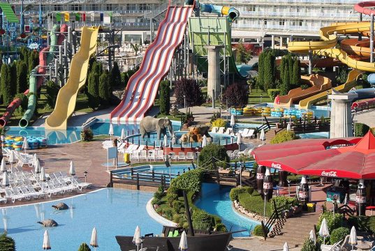 Action Aquapark в Слънчев бряг получи наградата за най-добър аквапарк в България