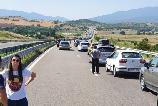 Ад на границата с Гърция! 15 км e опашката от чакащи камиони, автобуси и автомобили на ГКПП „Кулата-Промахон“