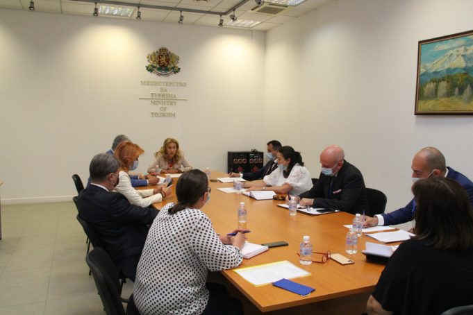 Марияна Николова проведе среща с Асоциацията на банките в България и ББР