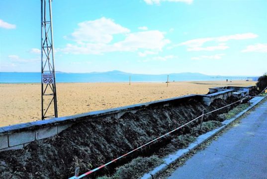 71 нови лампи ще осветят плажа в Бургас, ще има видеонаблюдение и безжичен интернет