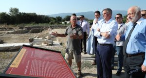 Премиерът Стефан Янев посети Античния град „Хераклея Синтика“