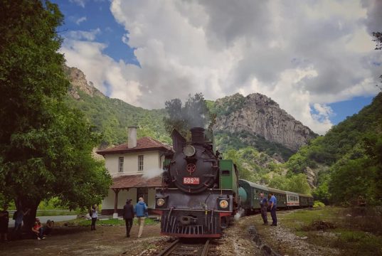 Подарете си на 4, 5 и 6 септември пътуване с парен локомотив по теснолинейката между Септември и Велинград