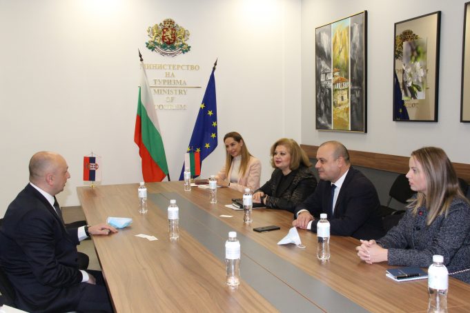 Министър Проданов: Да създадем съвместни туристически продукти със Сърбия