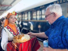 Еуфория на жп гарата във Варна, близо 1 000 души посрещнаха легендарния влак “Ориент експрес” (снимки)