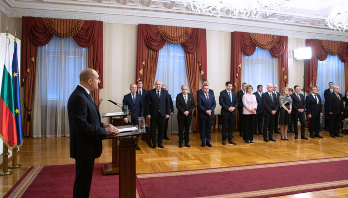 Новото служебно правителство, начело с Гълъб Донев, официално встъпи в длъжност
