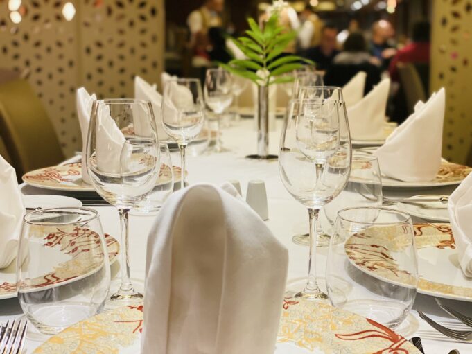 Гръцкият кулинарен експерт Даян Кочилас очарова гостите на Celestyal с първокласно шестстепенно дегустационно меню