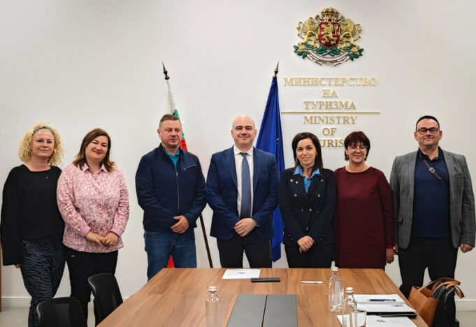За зелен и устойчив туризъм: Министерството на туризма подписа Споразумение за сътрудничество със Сдружение „Съюз на туристическия бизнес – Банско“