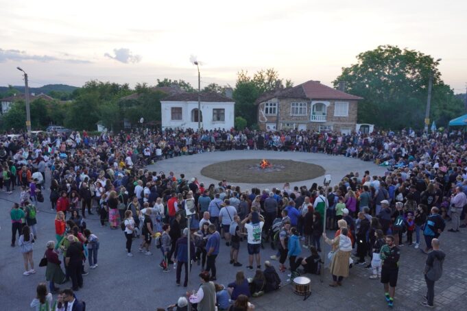 Нестинарските игри привлякоха хиляди туристи в странджанското село Българи