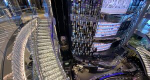 Блясък и красота: MSC вгради милиони кристали Swarovski в емблематичните стълбища на круизните си кораби, за да направи пътуванията стилни и специални (снимки+видео)