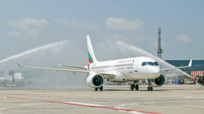 „България Еър“ посрещна първия си самолет Airbus A220-300 с воден салют на Летище София