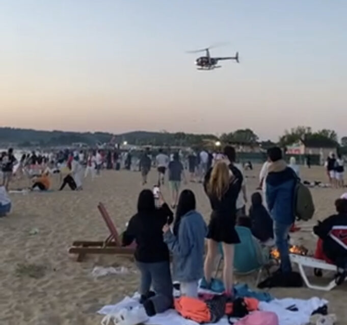 Започна пълна проверка на хеликоптера, извършвал полети на опасна височина над плаж „Градина“ (видео)