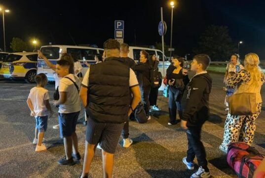 Над 200 българи са блокирани на летище в Германия заради отменен полет
