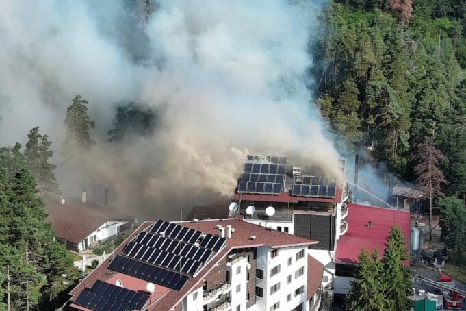 Пожар в хотел на хижа Здравец – евакуирани са над 100 деца, били на лагер (видео)