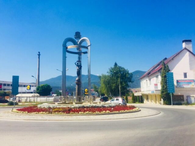Божурите и ниската перуника край Каварна са като магнит за японските ...