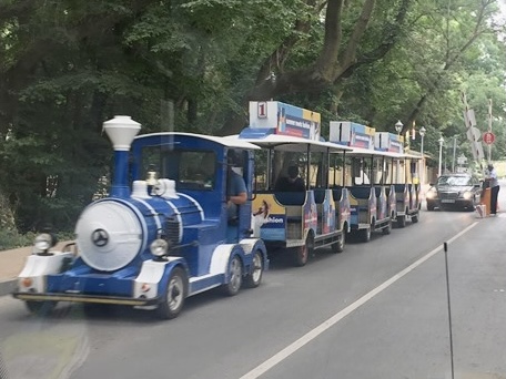 Развлекателно влакче ще вози туристи до Хераклея Синтика