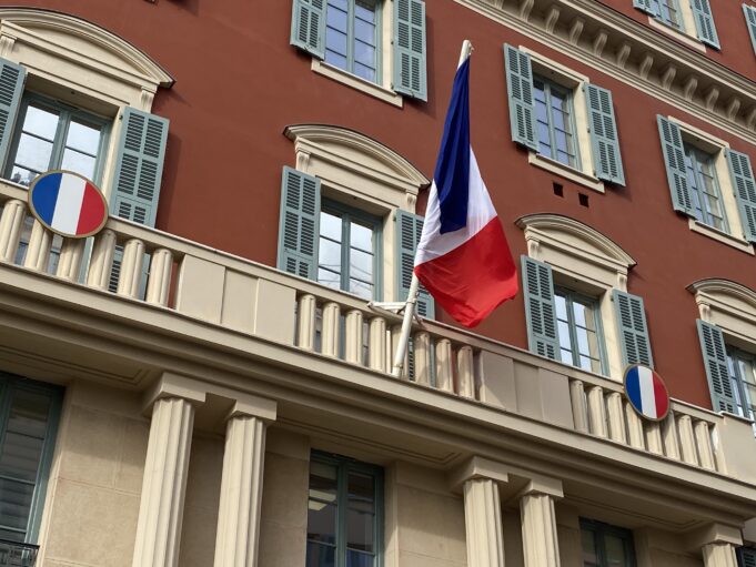 Външното министерство препоръчва на българите да имат повишено внимание във Франция