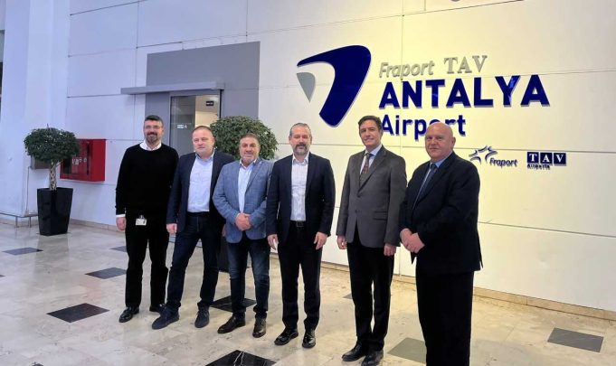 В Турция обсъдиха възможности за разкриване на нови полети от Пловдив до Анталия и Измир