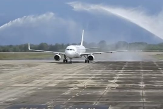 Шри Ланка посрещна българските туристи с воден салют и тържествена програма Шри Ланка посрещна българските туристи с воден салют и тържествена програма