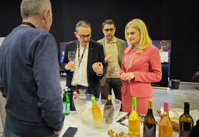 Министър Динкова присъства на изложението DiVino.Taste, събрало над 600 български вина от 96 изби
