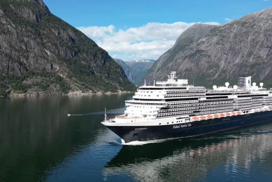 Holland America, една от най-харесваните премиум круизни компании в света, отплава в своята най-дълга промоционална кампания за годината!