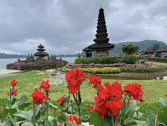 Красивите храмове на остров Бали – Улун Дану Бeратан (снимки)