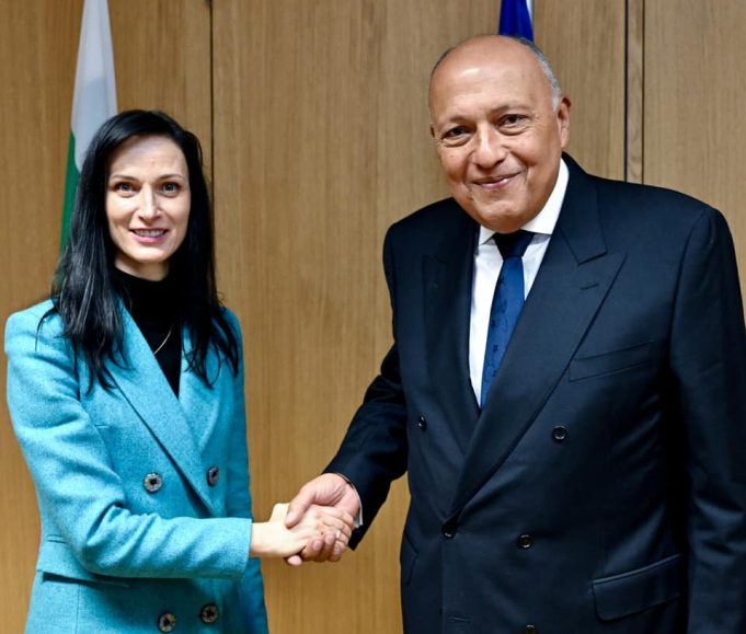 Външните министри на България и Египет обсъдиха сътрудничеството си в сфери като туризъм и възобновяеми енергийни източници
