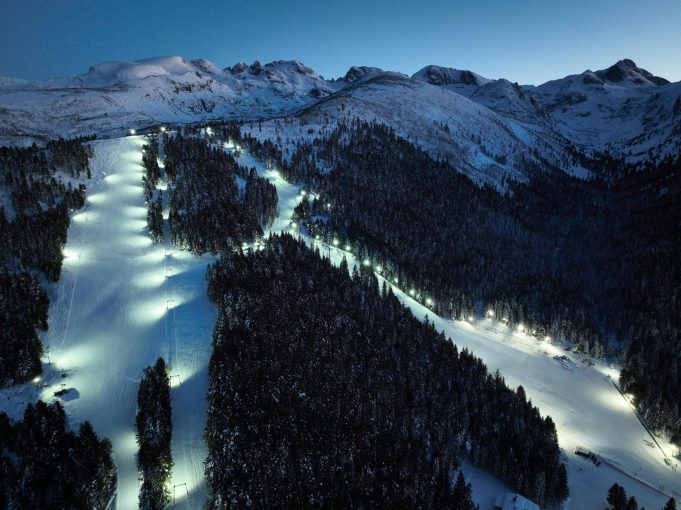 Рекорден брой скиори в Мальовица, отново има и нощно каране на ски