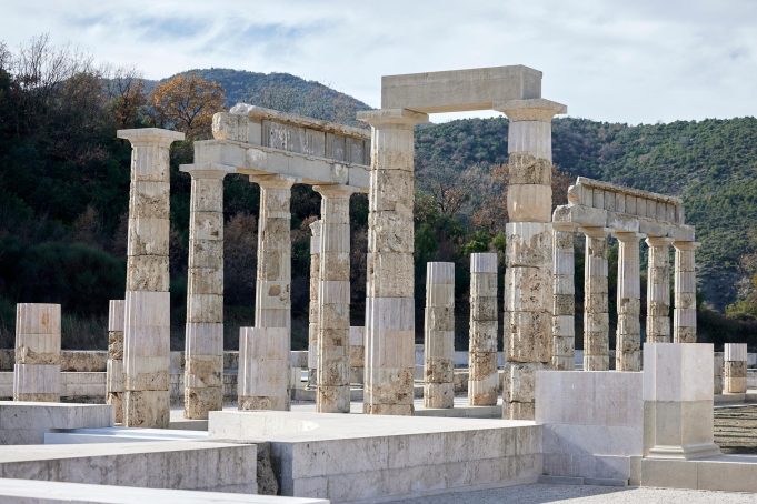 Гръцкият премиер присъства на откриването на реставрирания дворец на македонския цар Филип II в Еге