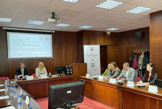 Ролята на университетите, бизнеса, политиката и средните училища за привличане на младите хора в туризма