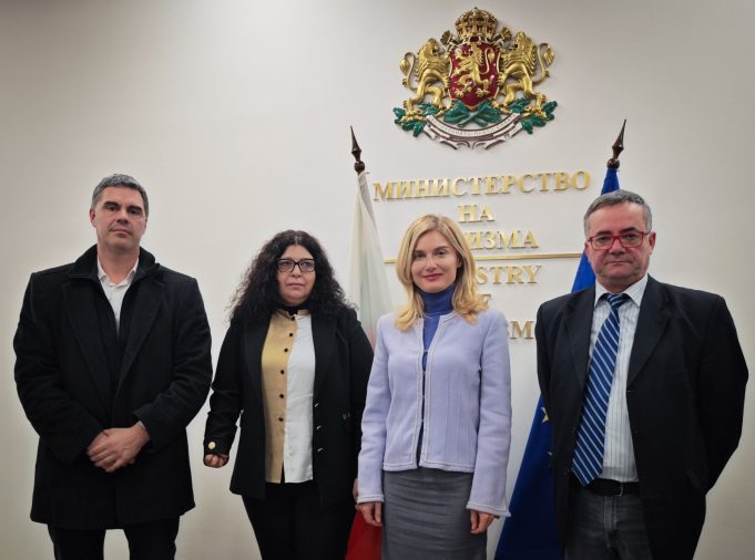 Министър Динкова обсъди подготовката на летен сезон 2024 с представители на областните управи на Бургас, Варна и Добрич