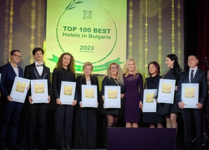 Зарица Динкова връчи наградите на церемонията Top 100 Best Hotels in Bulgaria за 2023 г.