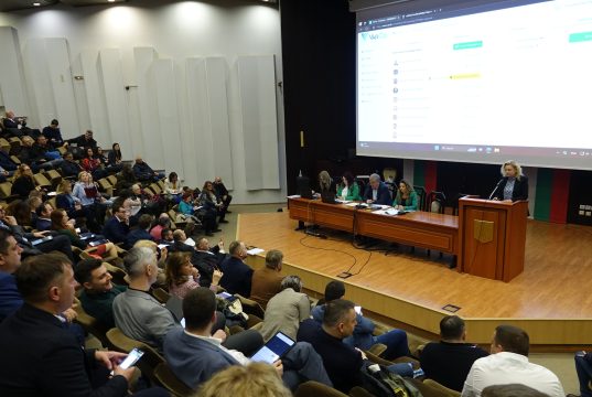 Общинският съвет във Варна подкрепи представителите на туризма и рибарите за оттегляне на законопроекта за вятърни електроцентрали в Черно море