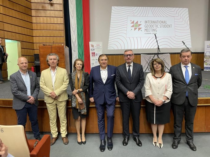 Министър Милошев беше гост на церемонията по откриването на 36-та Международна среща на студентите по геодезия в София