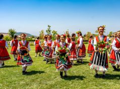 В градините на “Розариум-Билкариум” в Неофит Рилски ще се проведе фестивал и изложба “В чест на билките и децата”