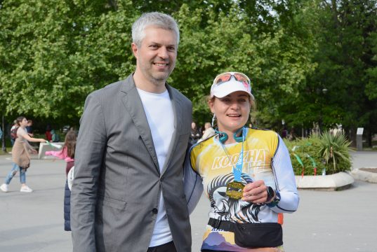 Кметът на Варна посрещна Силвия Кьосева – бегачката, която ще прекоси цялото българско Черноморие