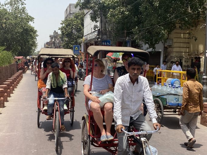 Жега: Туристите в Делхи не се уплашиха от температурен рекорд, в индийската столицата измериха 52,3 градуса по Целзий