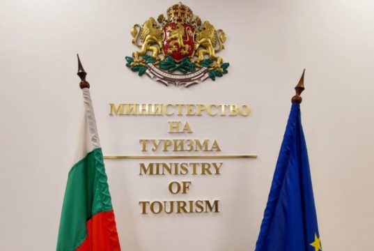 Министър Евтим Милошев подписа 49 издадени временни удостоверения за категоризиране и сертифициране на туристически обекти