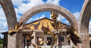 Броени часове остават до откриването на най-новата туристическа атракция в България – Розариум-Билкариум