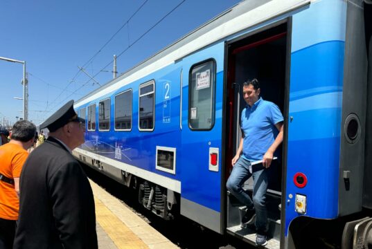 БДЖ увеличава влаковете между София до Бургас и въвежда електронни устройства за продажба на билети във влака